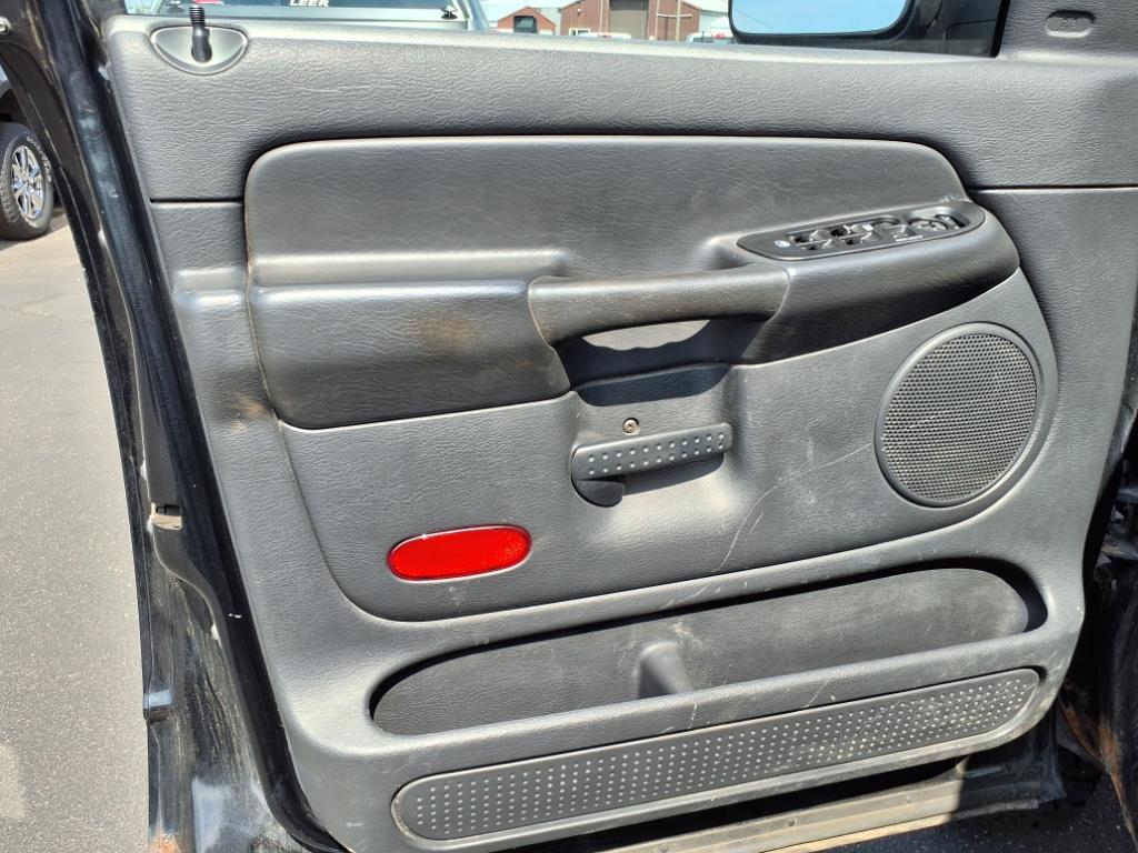 2004 Dodge Ram SLT photo 11