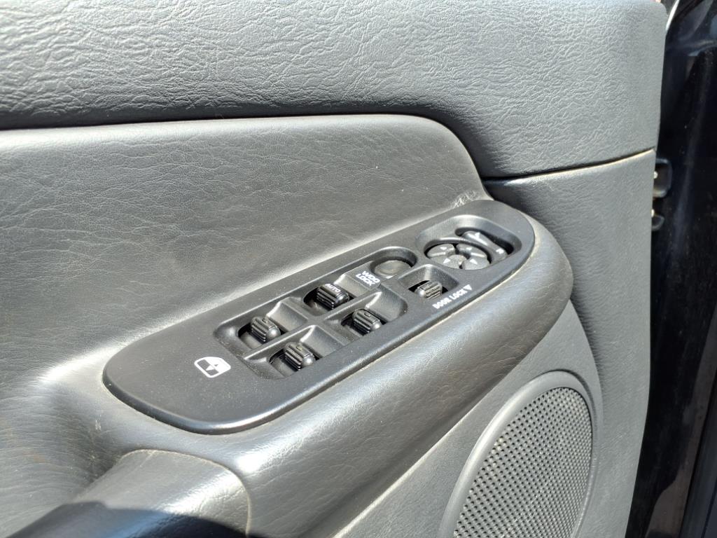 2004 Dodge Ram SLT photo 12