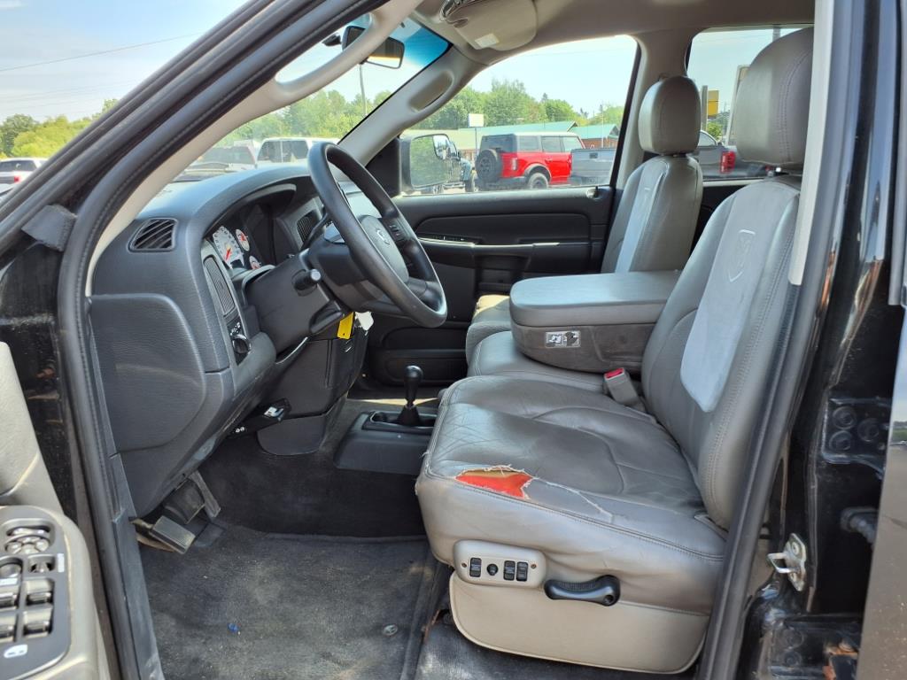 2004 Dodge Ram SLT photo 13