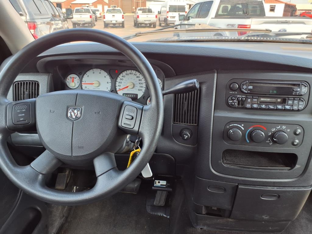 2004 Dodge Ram SLT photo 16