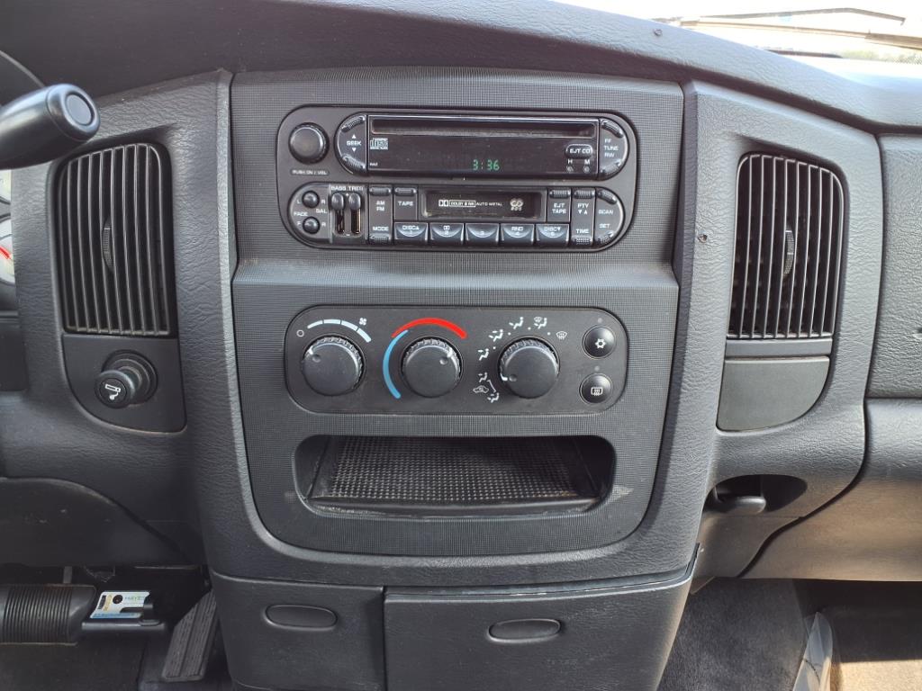 2004 Dodge Ram SLT photo 18