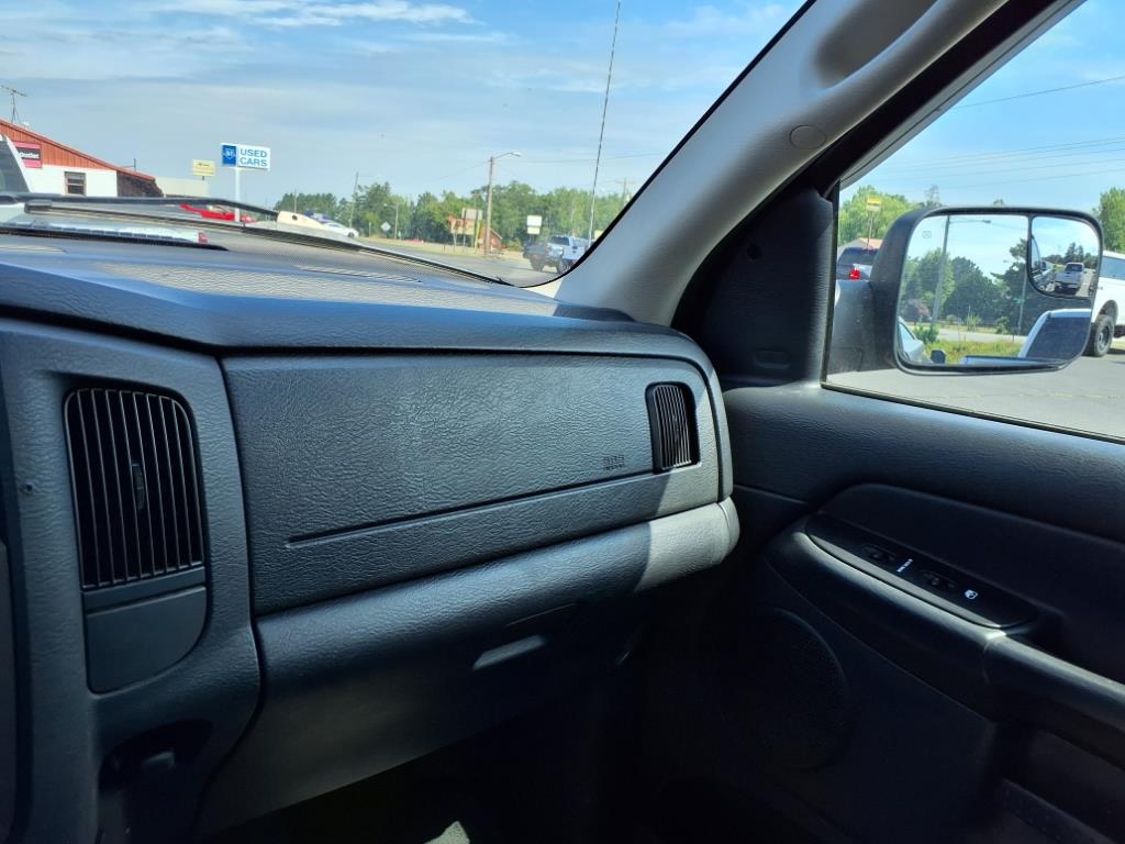 2004 Dodge Ram SLT photo 20