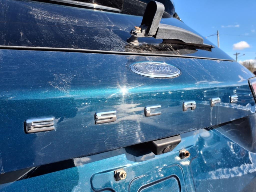 2020 Ford Escape SE photo 3