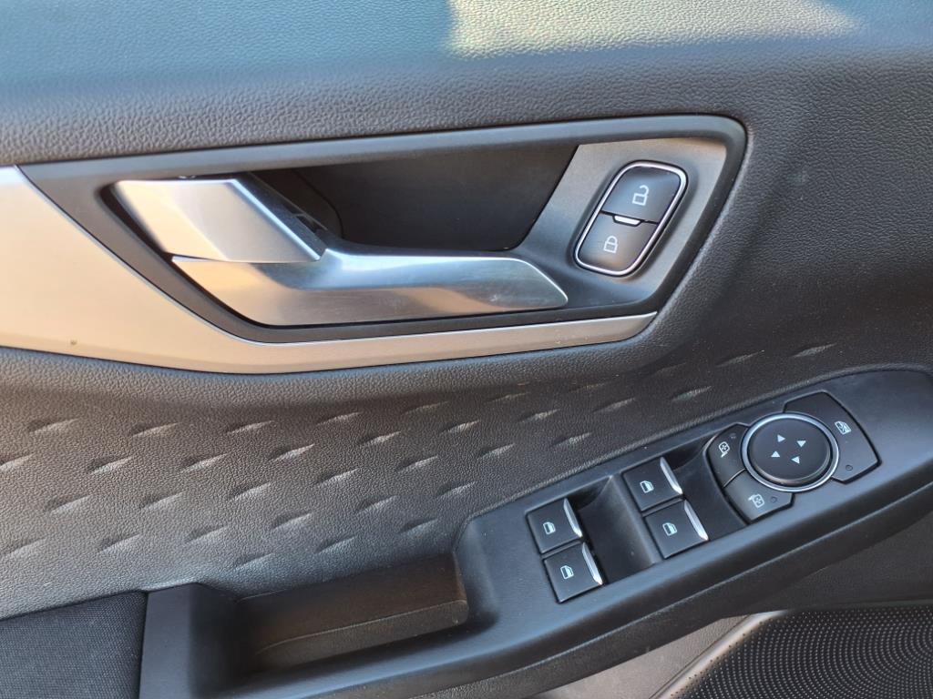 2020 Ford Escape SE photo 10