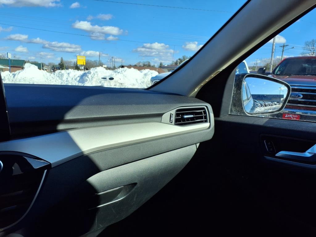 2020 Ford Escape SE photo 19