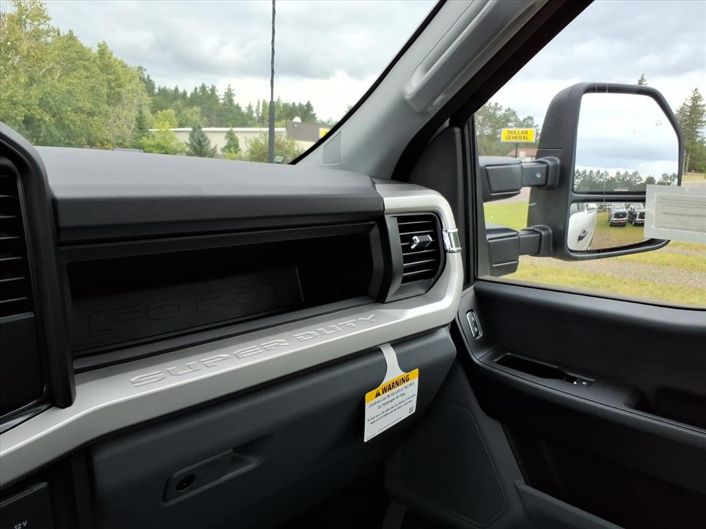 2025 Ford F-350 XL photo 9