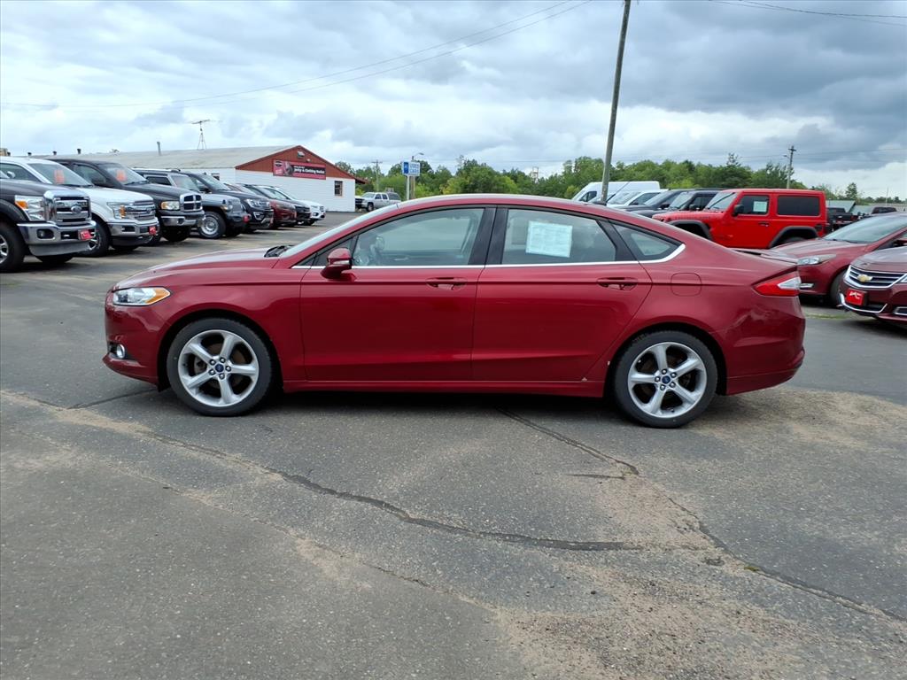 2014 Ford Fusion SE photo 2