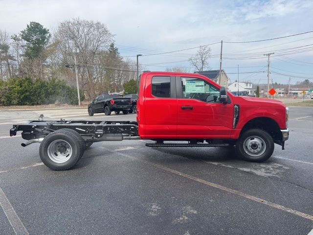 2025 Ford F-350 photo 4