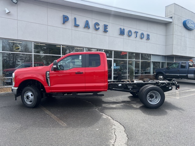 2025 Ford F-350 photo 7