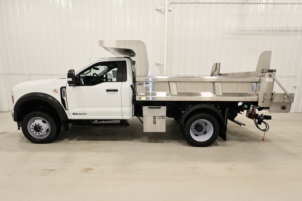 2024 Ford F-550 photo 2