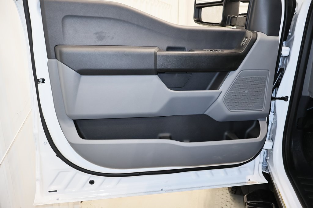 2024 Ford F-550 photo 6