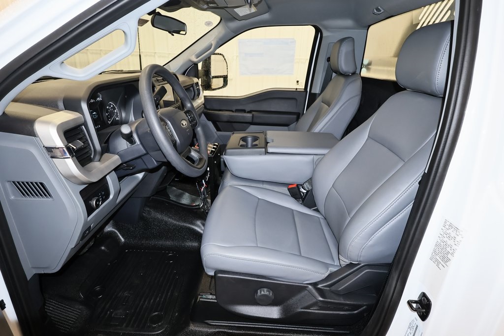 2024 Ford F-550 photo 7