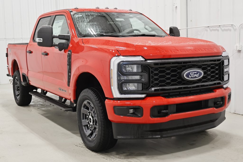 2025 Ford F-350 photo 2