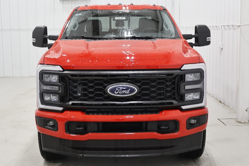 2025 Ford F-350 photo 3