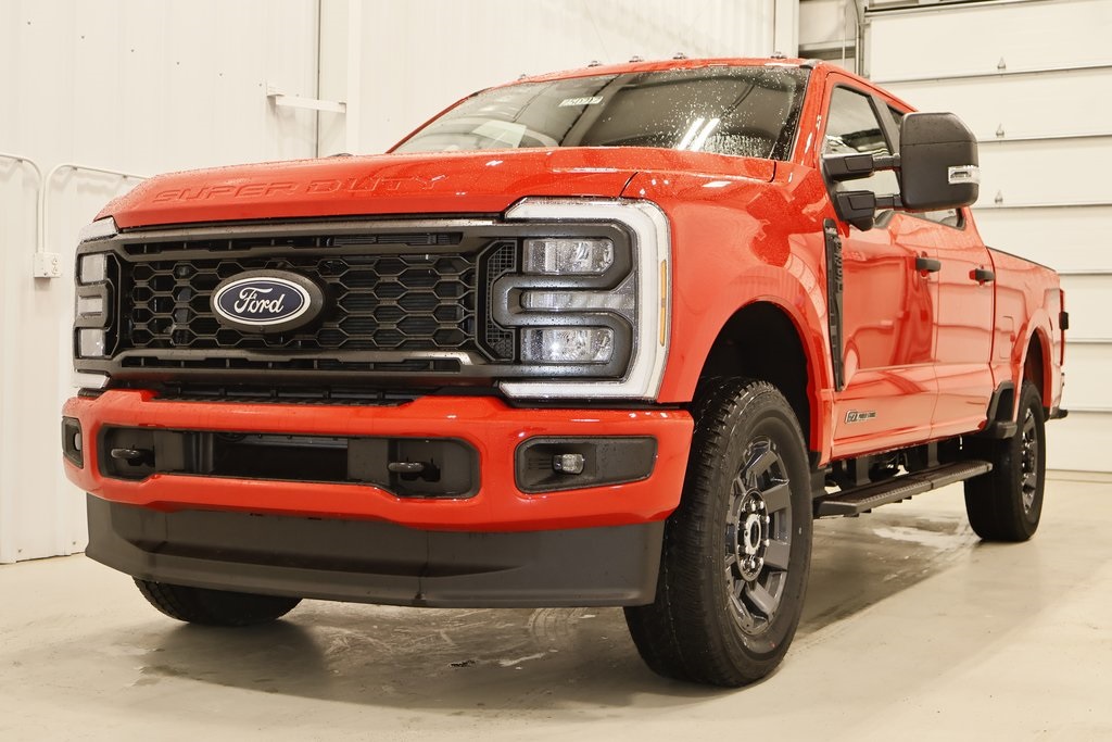 2025 Ford F-350 photo 4