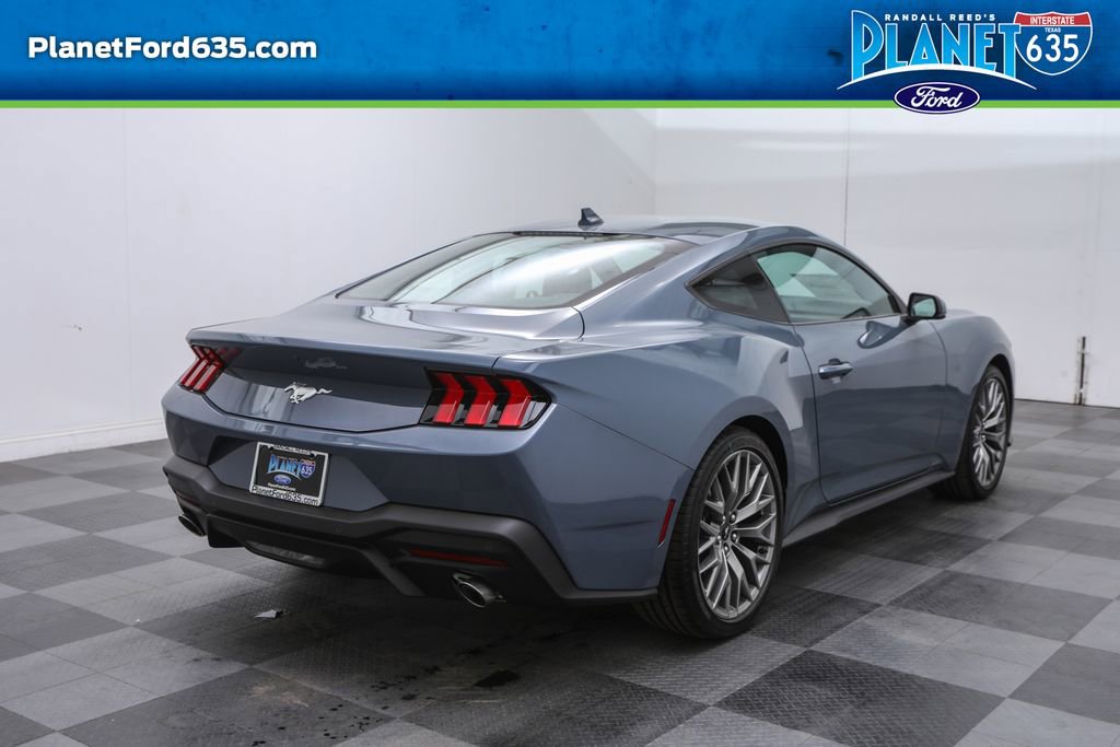 2025 Ford Mustang Premium photo 4