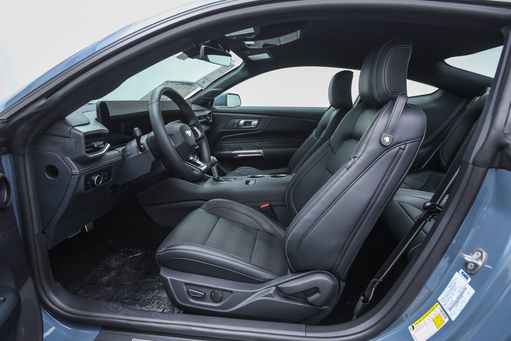 2025 Ford Mustang Premium photo 7