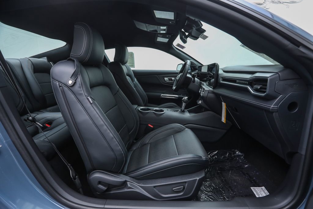 2025 Ford Mustang Premium photo 14
