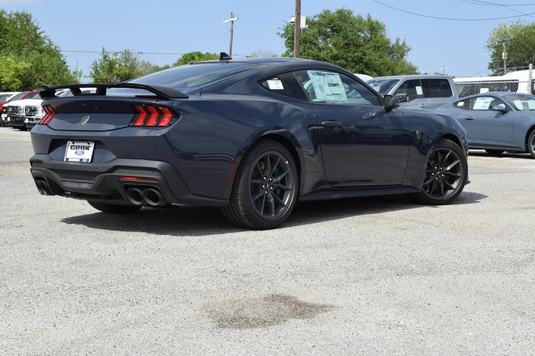 2025 Ford Mustang Dark Horse photo 3