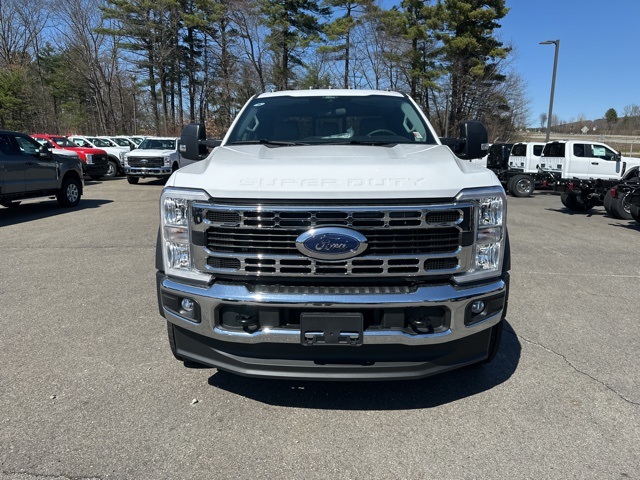 2025 Ford F-450 photo 2