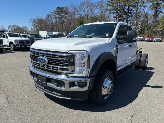 2025 Ford F-450 photo 3