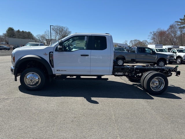 2025 Ford F-450 photo 4