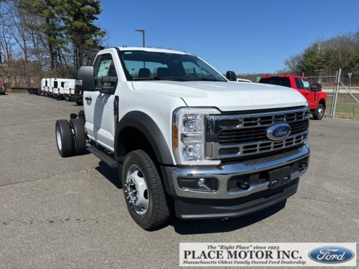 2025 Ford F-550 Super Duty Chassis Cab XL's photo