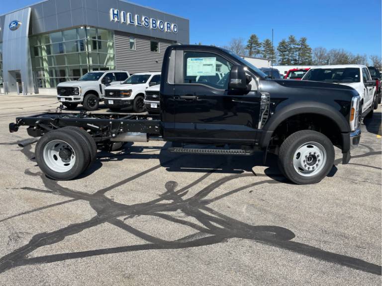 2025 Ford Super Duty F-550 DRW XL