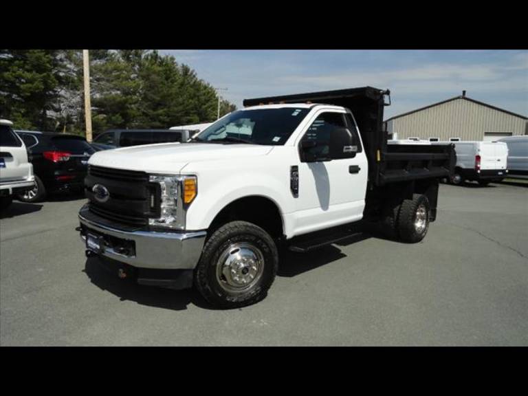 2017 Ford Super Duty F-350 DRW XL