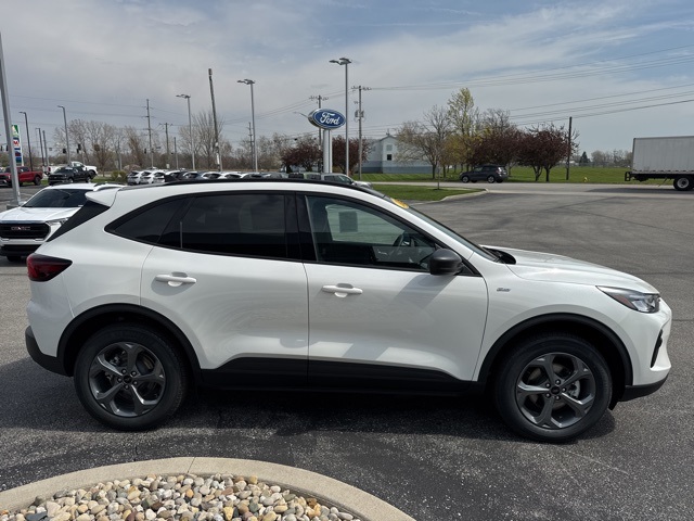 2025 Ford Escape ST-Line photo 2