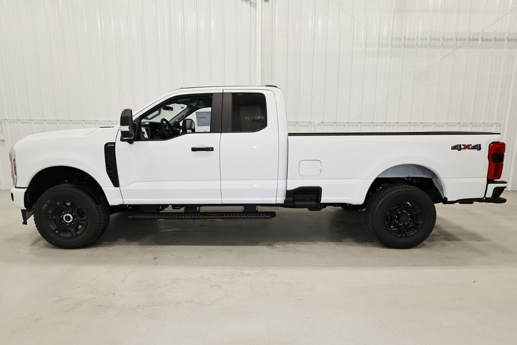 2025 Ford F-350 photo 5