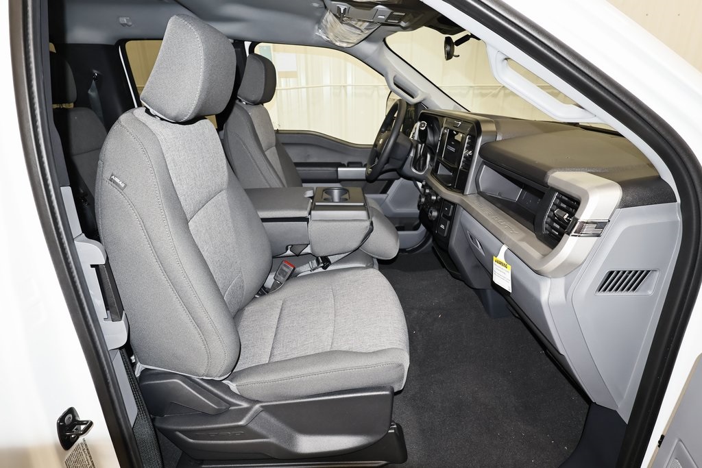 2025 Ford F-350 photo 14