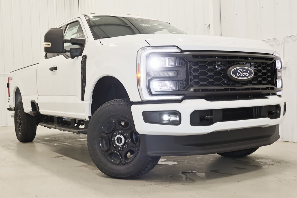 2025 Ford F-350 photo 31