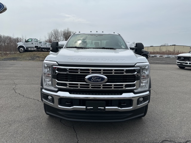 2025 Ford F-450 photo 2