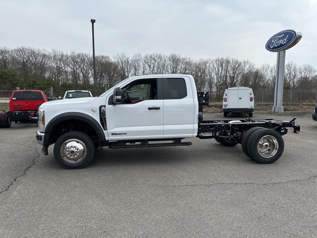 2025 Ford F-450 photo 4