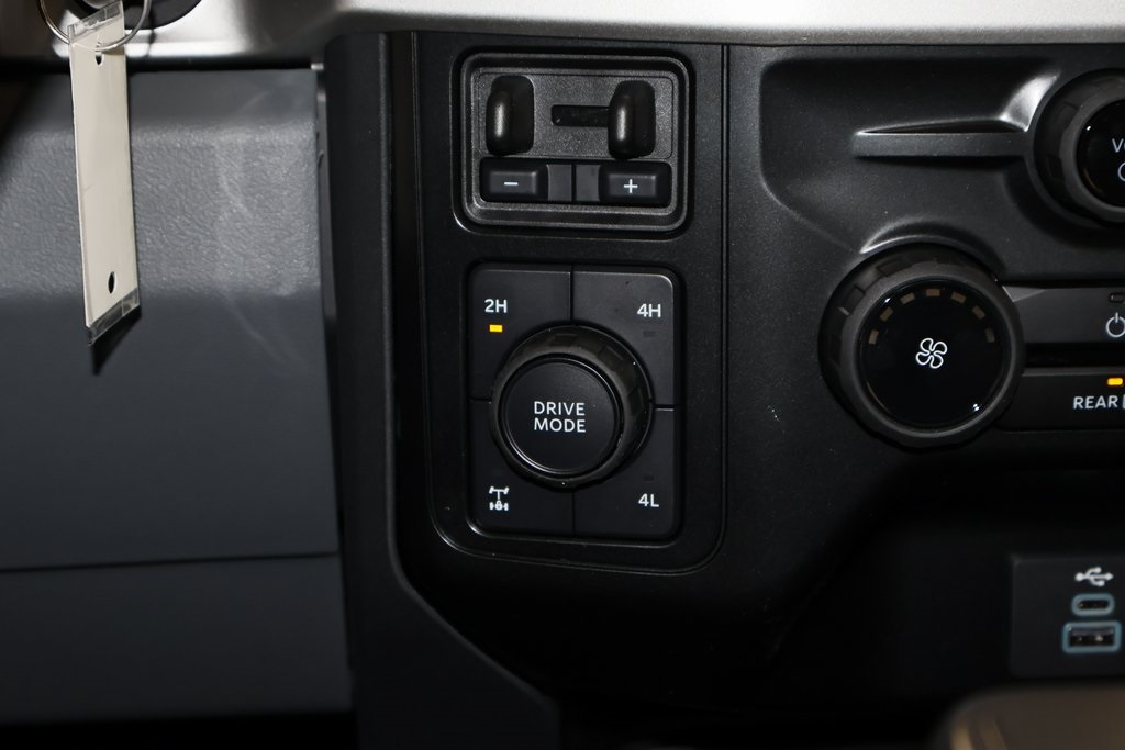2025 Ford F-350 photo 17
