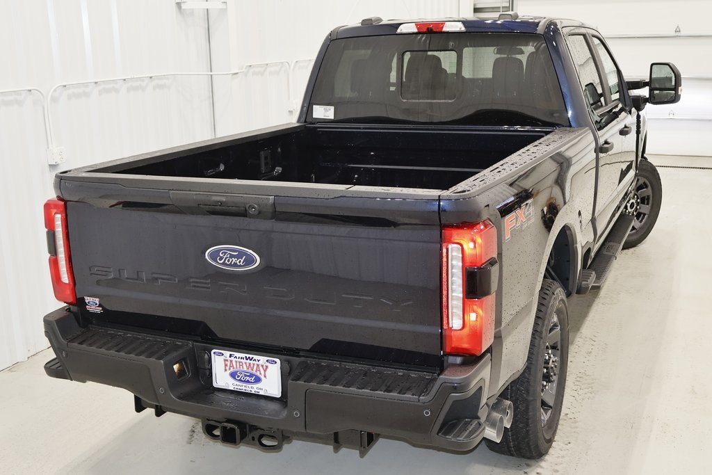 2025 Ford F-350 photo 30