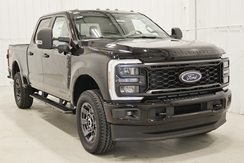 2025 Ford F-350 photo 2