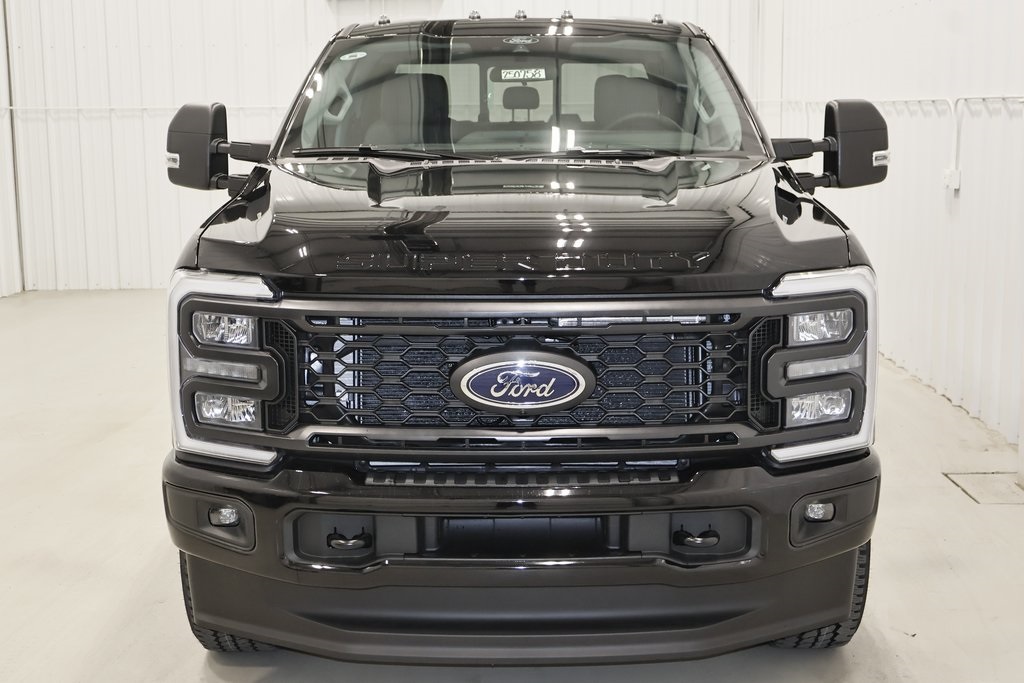 2025 Ford F-350 photo 3