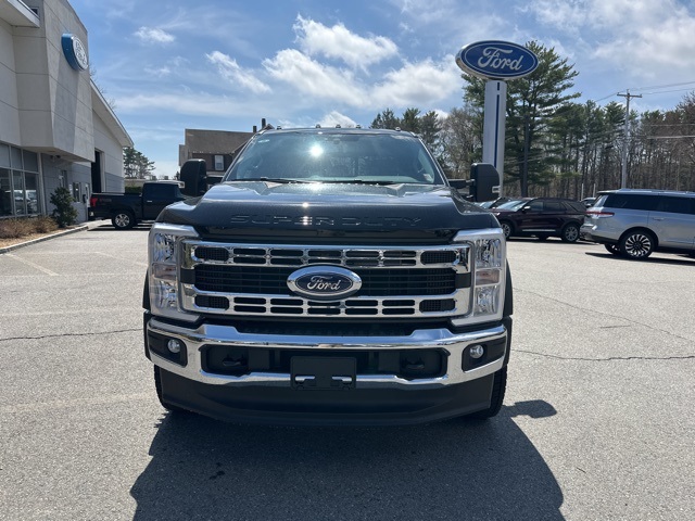 2025 Ford F-550 photo 2
