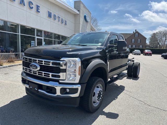 2025 Ford F-550 photo 3