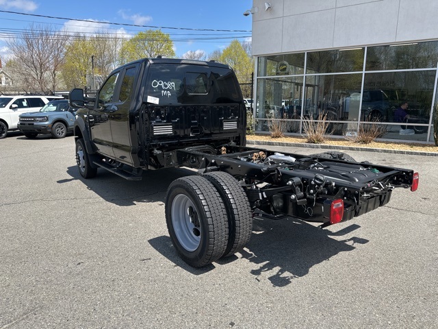 2025 Ford F-550 photo 5