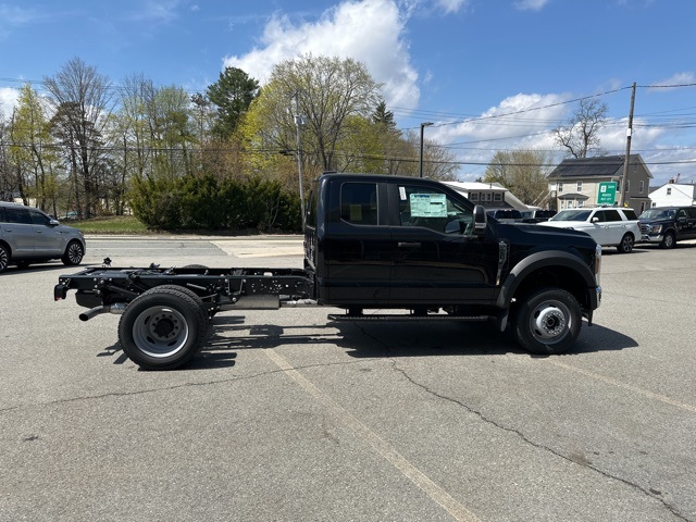 2025 Ford F-550 photo 8