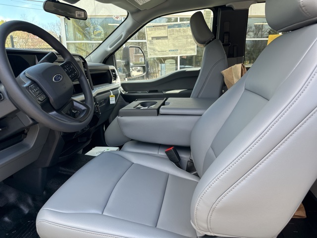 2025 Ford F-550 photo 11