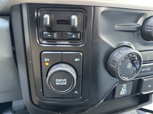 2025 Ford F-550 photo 18