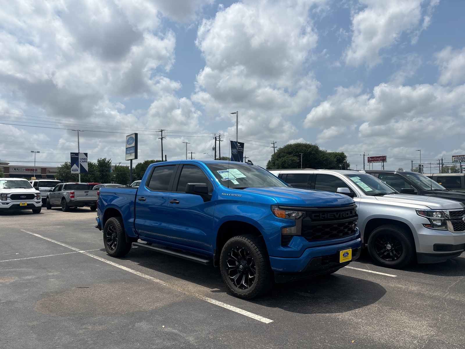 Used 2022 Chevrolet Silverado 1500 Custom with VIN 1GCPABEK8NZ638338 for sale in San Antonio, TX