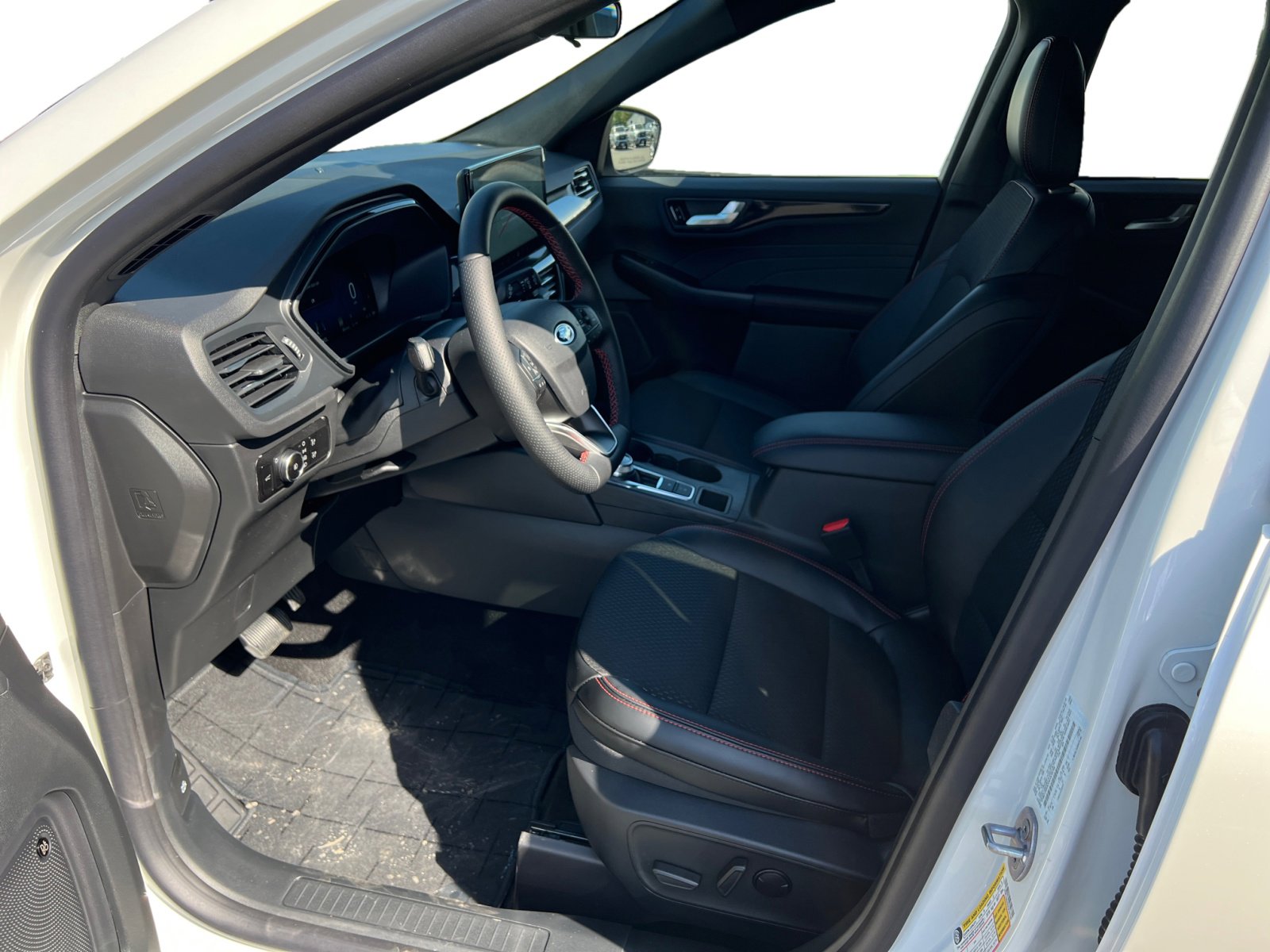 2025 Ford Escape ST-Line Select photo 8