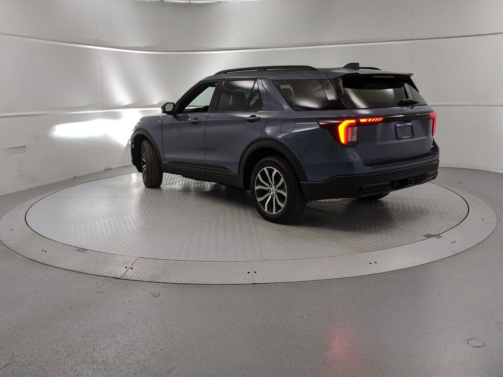 2025 Ford Explorer ST-Line photo 4