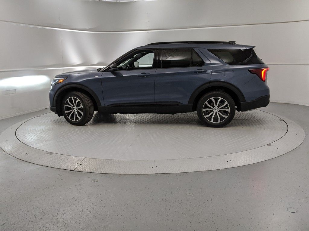 2025 Ford Explorer ST-Line photo 5