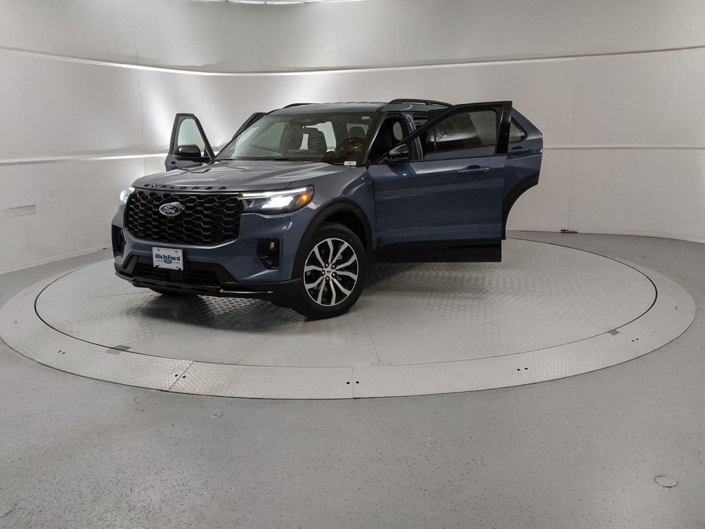 2025 Ford Explorer ST-Line photo 12
